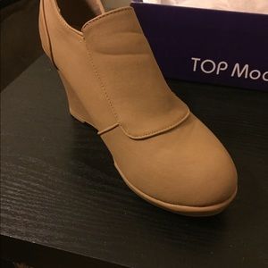 Tan low cut women’s boots